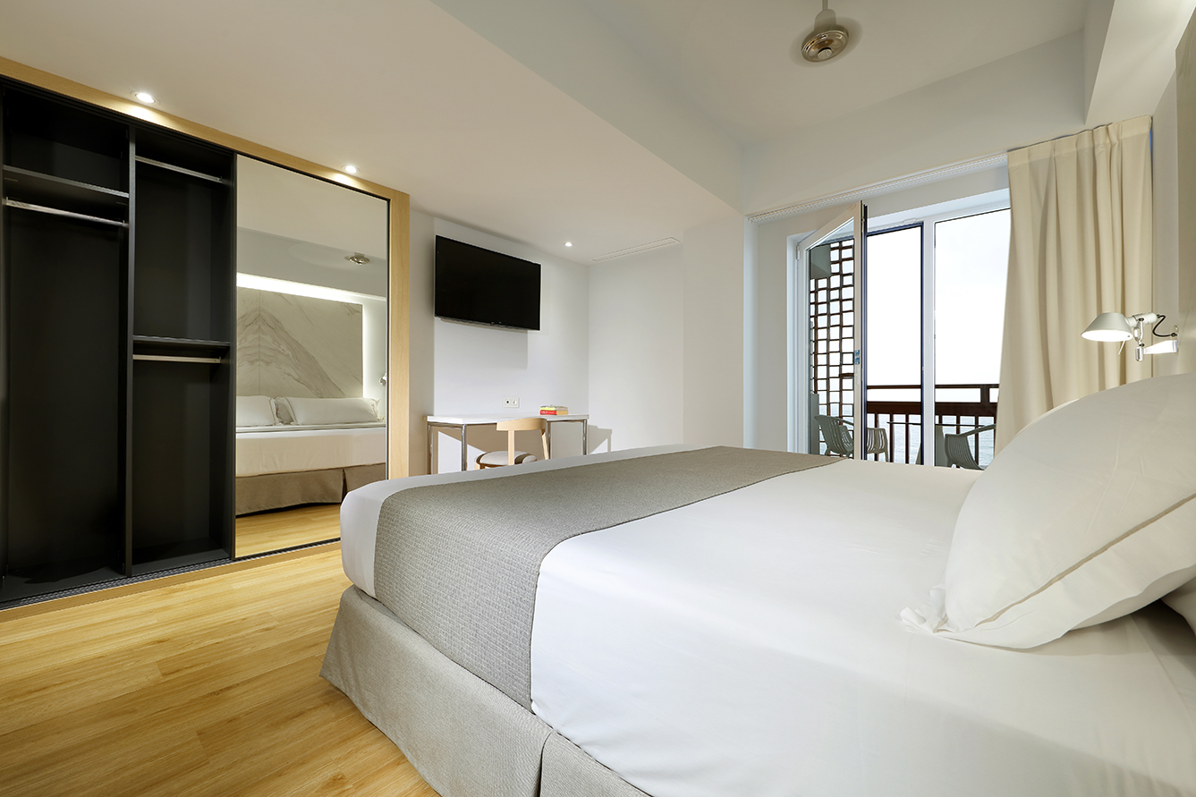 080_alta_CaleiaTalayotSpaHotel Doble Vista Mar Frontal.jpg